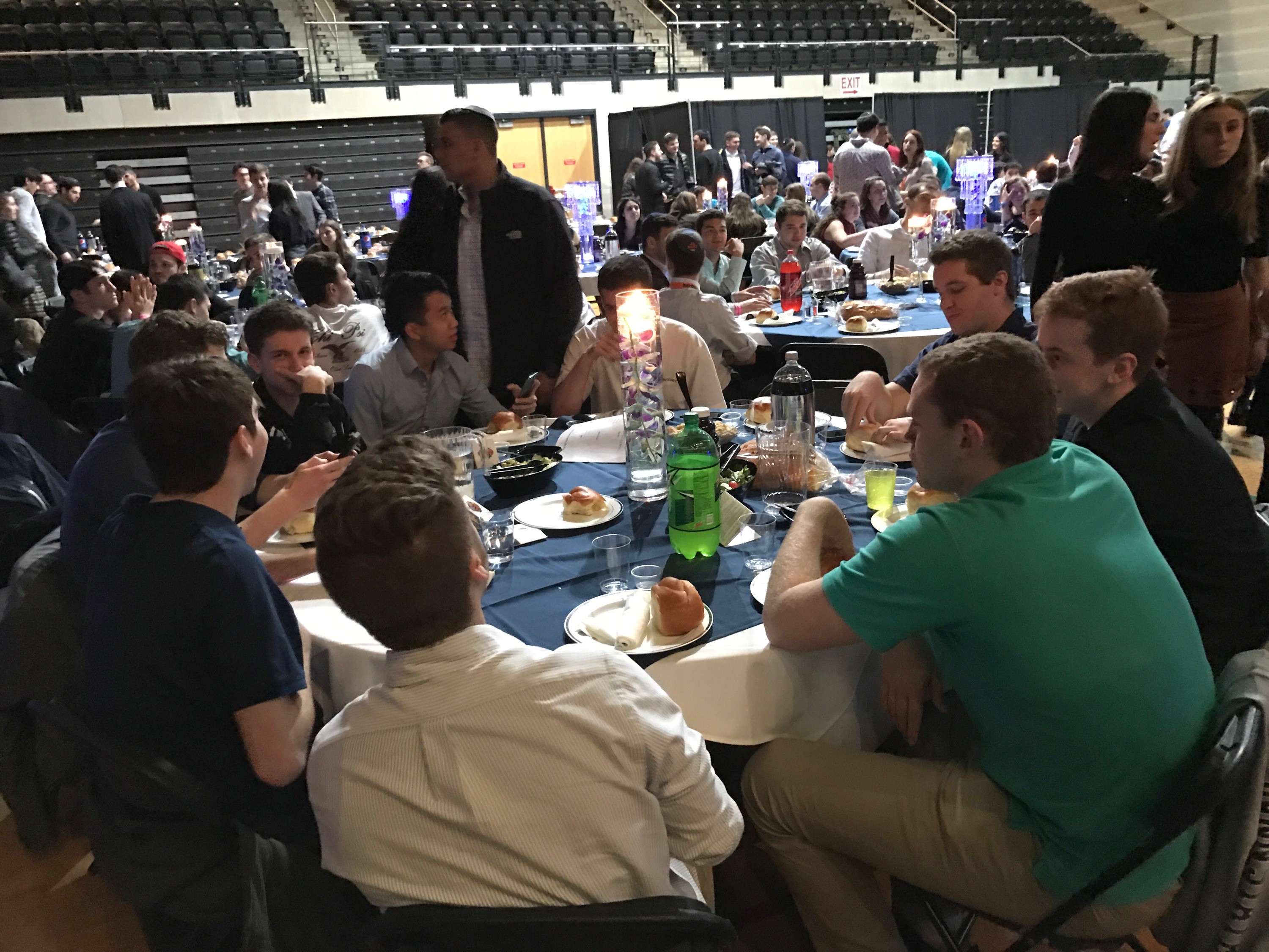 Shabbat dinner brings together old, new friends during NHBT