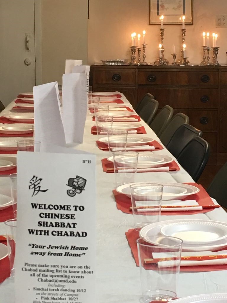 Chabad kicks off semester with Chinese Shabbat dinner