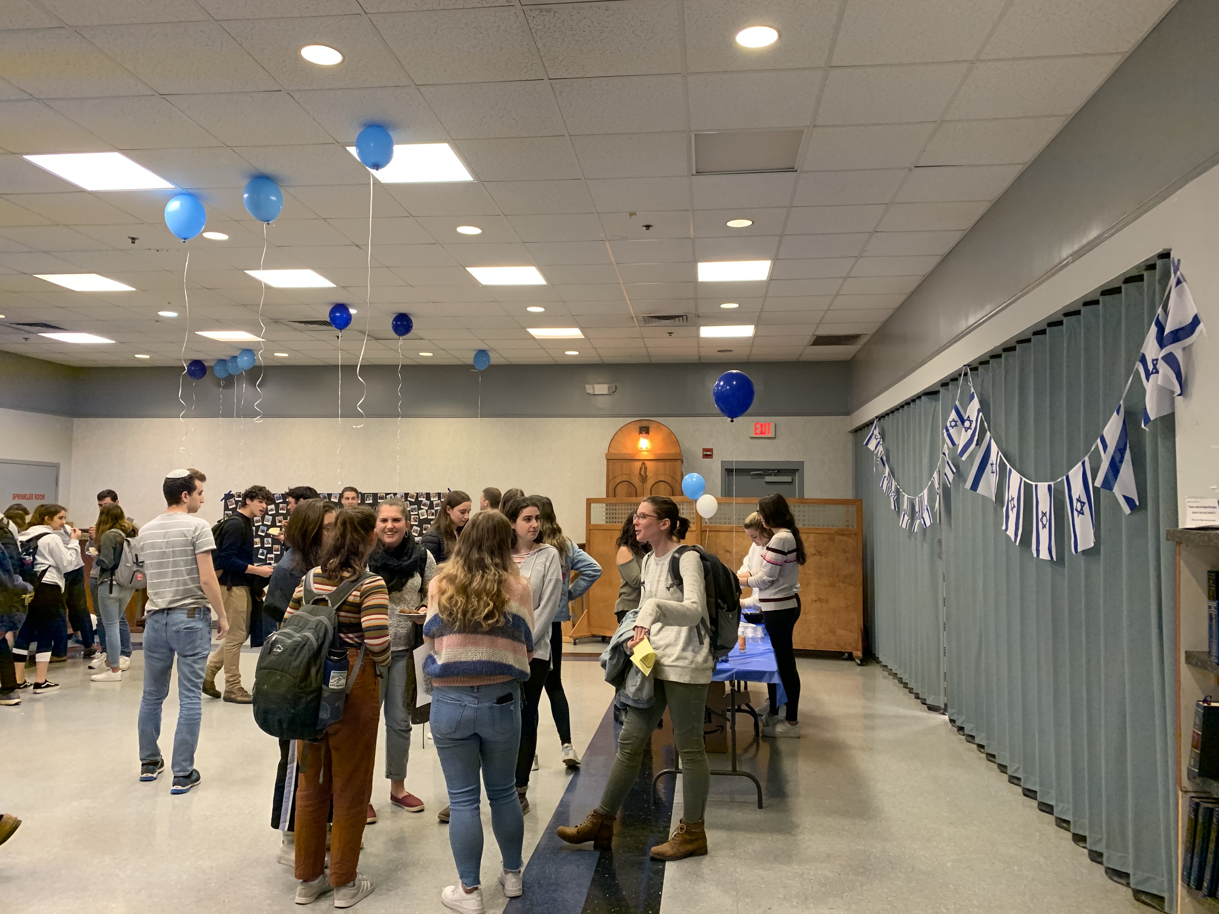 Birthright Israel celebration connects students at Hillel through music, food and Dead Sea salt scrubs