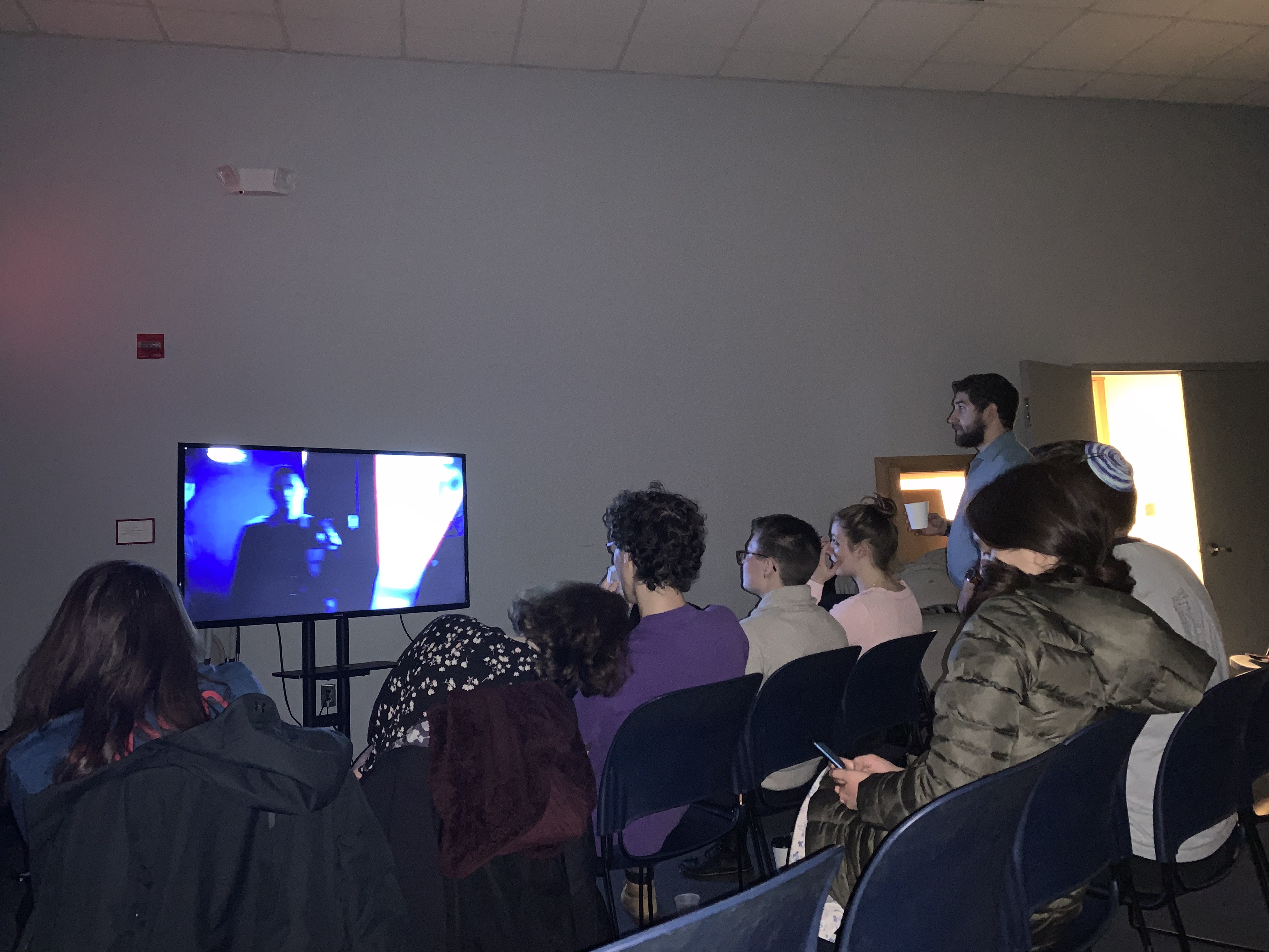 Ometz entertains students with its first movie night